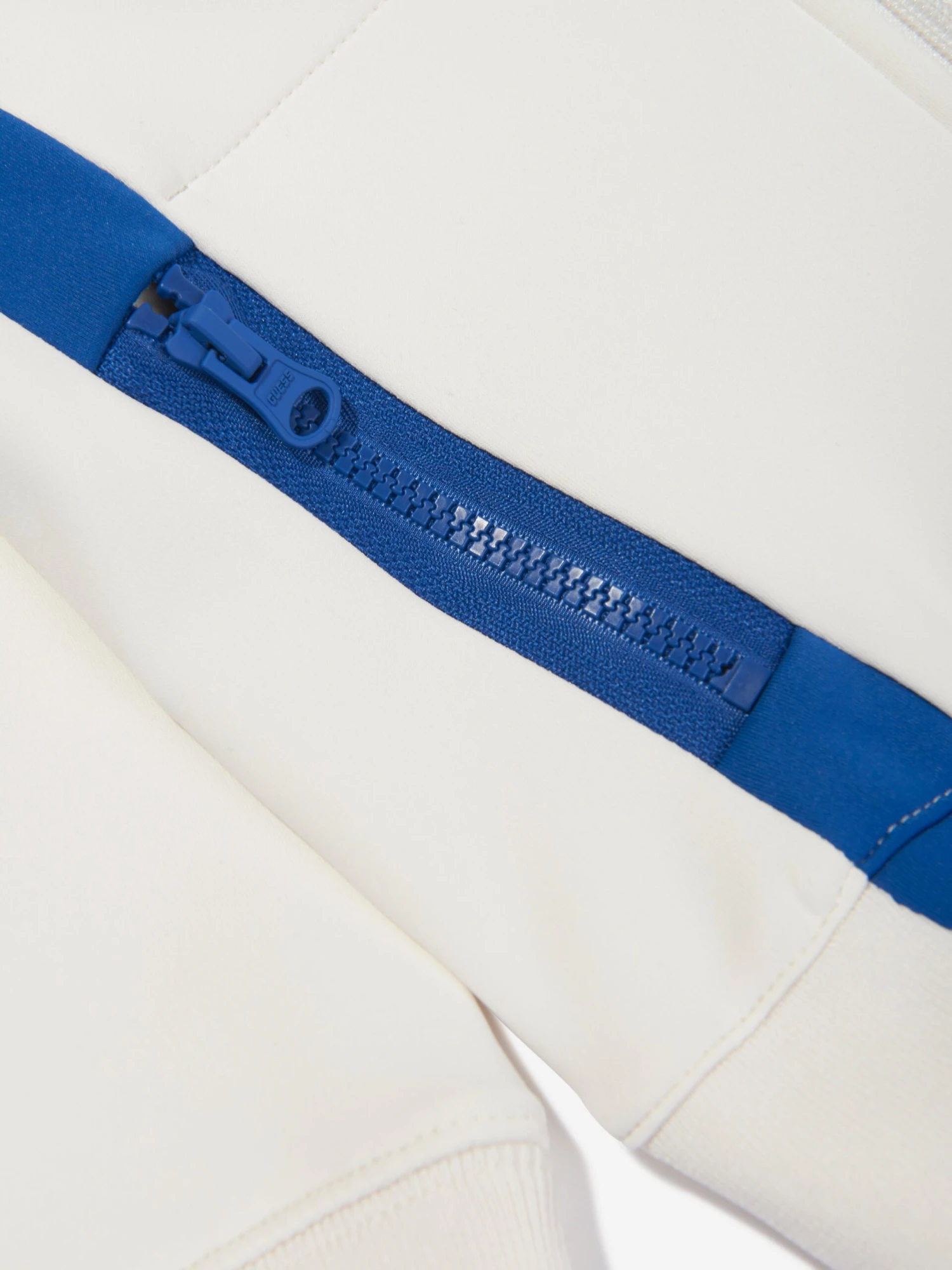 Guess Boys Logo Zip Up Top In White 4 Guess Boys Logo Zip Up Top In White - Image 4